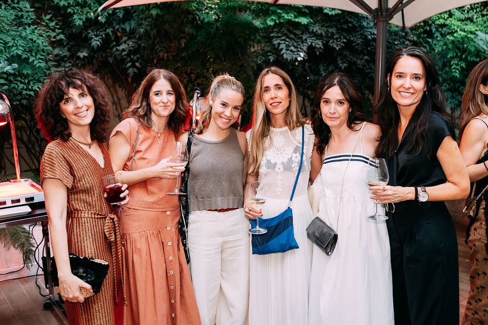 Grupo de mujeres posando en un encuentro de Mujeres que Comen